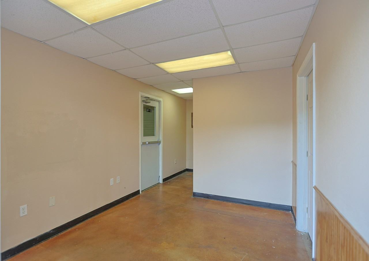 23063 Texas 46STE 4 #4 - Photo 5 of 18