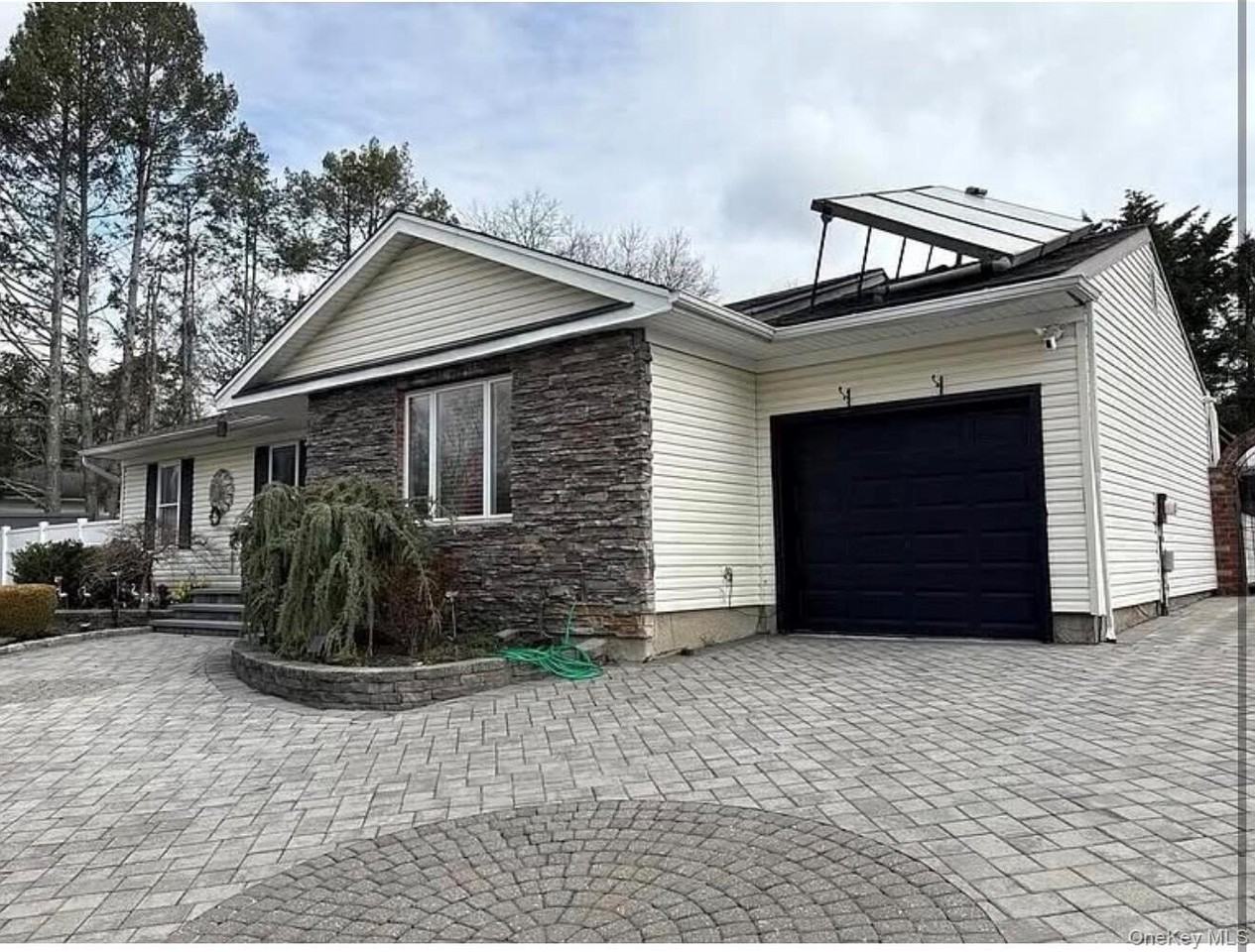 143 N Summit Ave - Photo 2 of 21