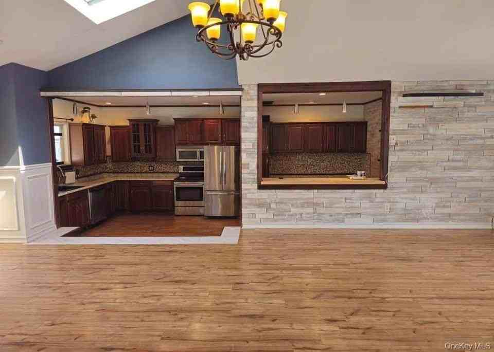 143 N Summit Ave - Photo 5 of 21