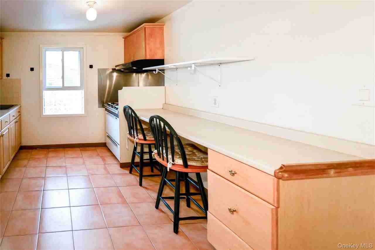 2410 Gillmore St #2 - Photo 3 of 9