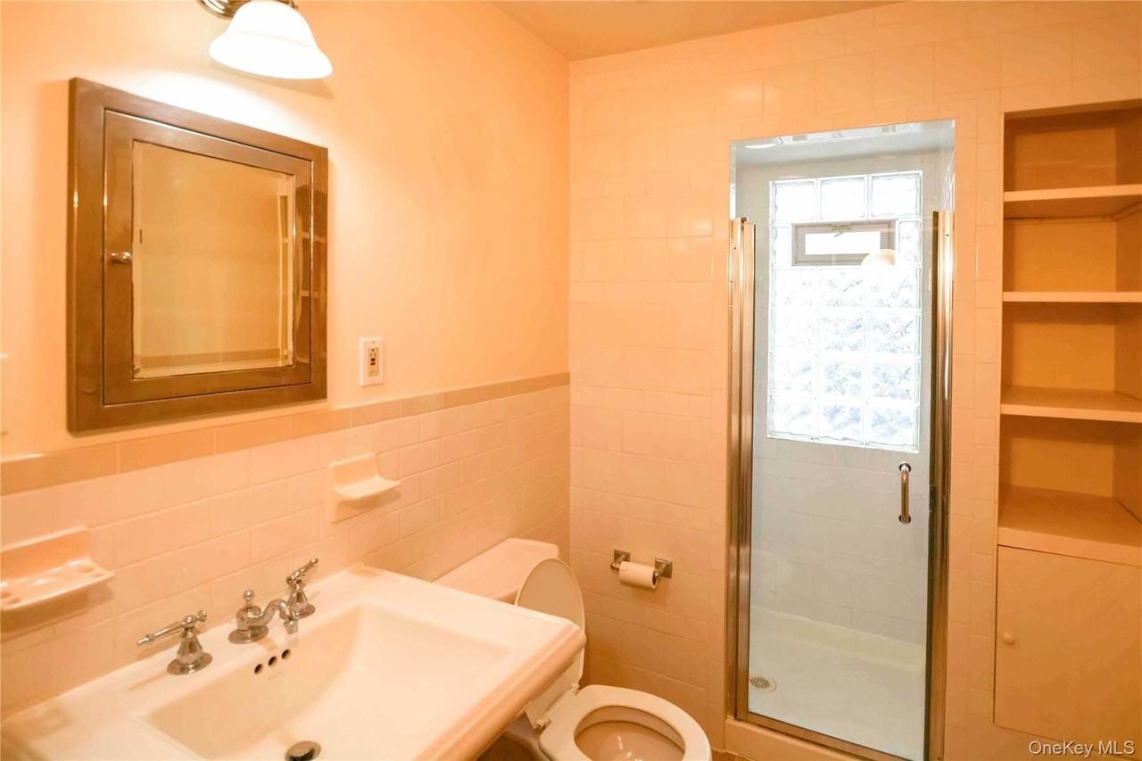 2410 Gillmore St #2 - Photo 7 of 9