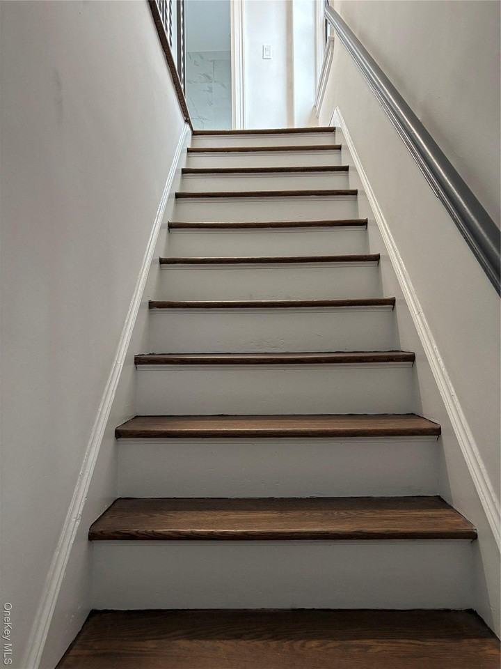 225 Lexington Ave - Photo 2 of 10