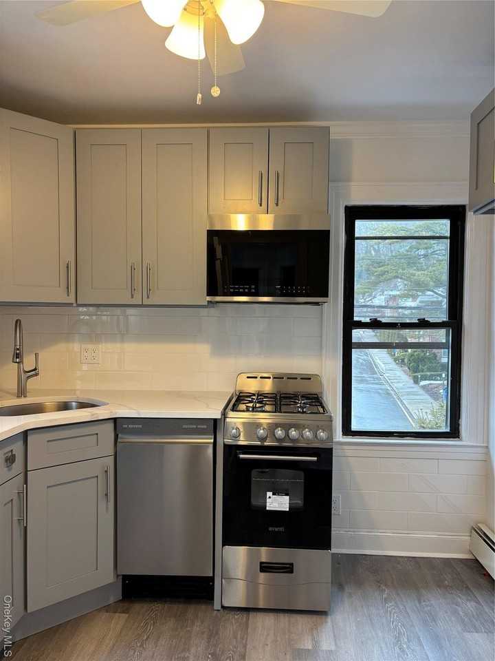 225 Lexington Ave - Photo 3 of 10