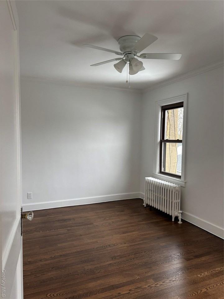 225 Lexington Ave - Photo 6 of 10