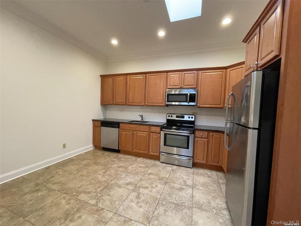 328A Main St Apt 3b #3B - Photo 2 of 15