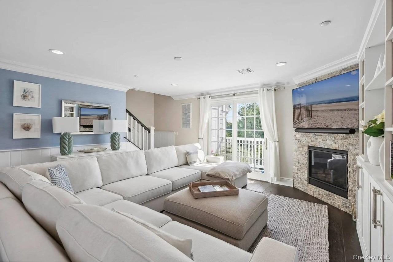 34 Village Green Dr Unit 34 #34 - Photo 5 of 24