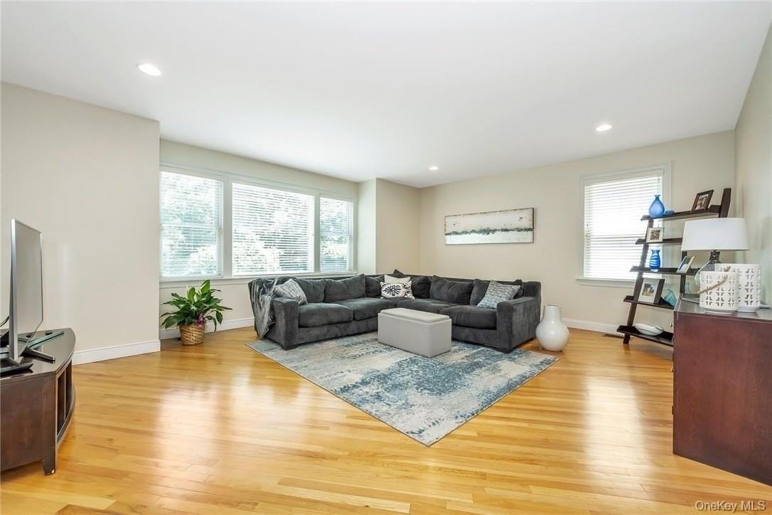 696 Ridgeway - Photo 6 of 36