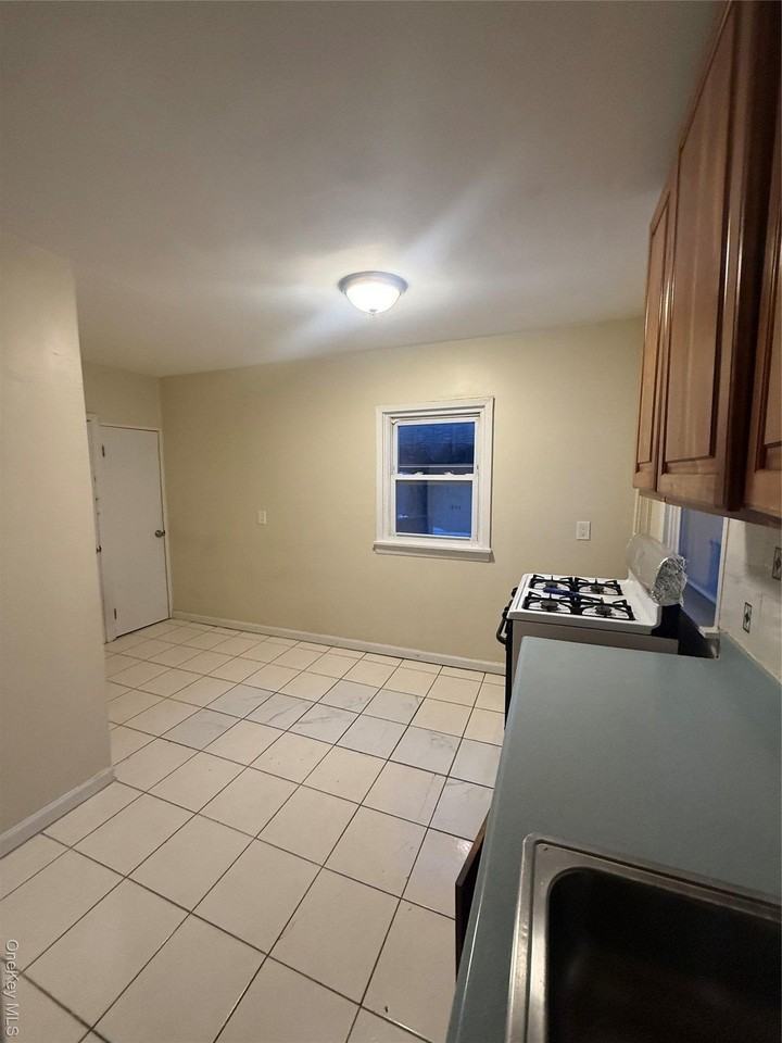 33 Kingston Ave 1st Fl #1stFL - Photo 2 of 9