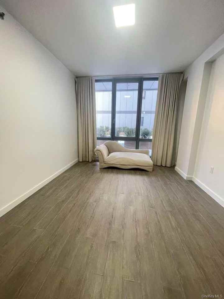 14427 Sanford Ave Unit 2k #2K - Photo 3 of 8