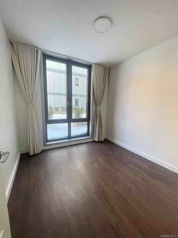 14427 Sanford Ave Unit 2k #2K - Photo 5 of 8