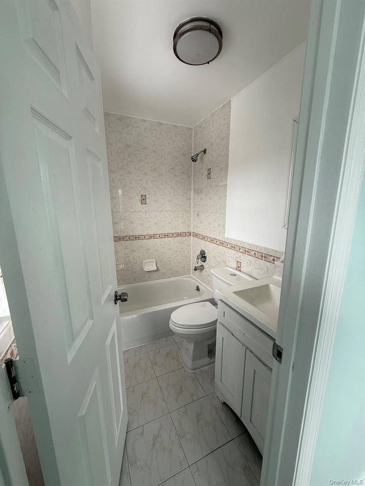 17634 133rd Ave 2nd Fl #2ndFL - Photo 4 of 14