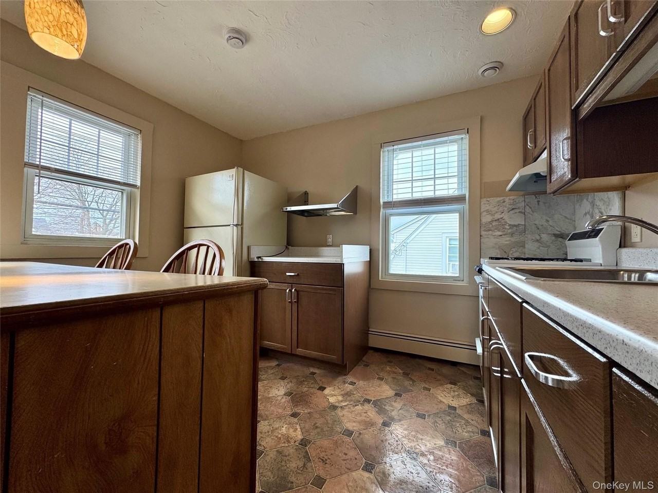 99 Jerusalem Ave Unit 2 #2 - Photo 4 of 15