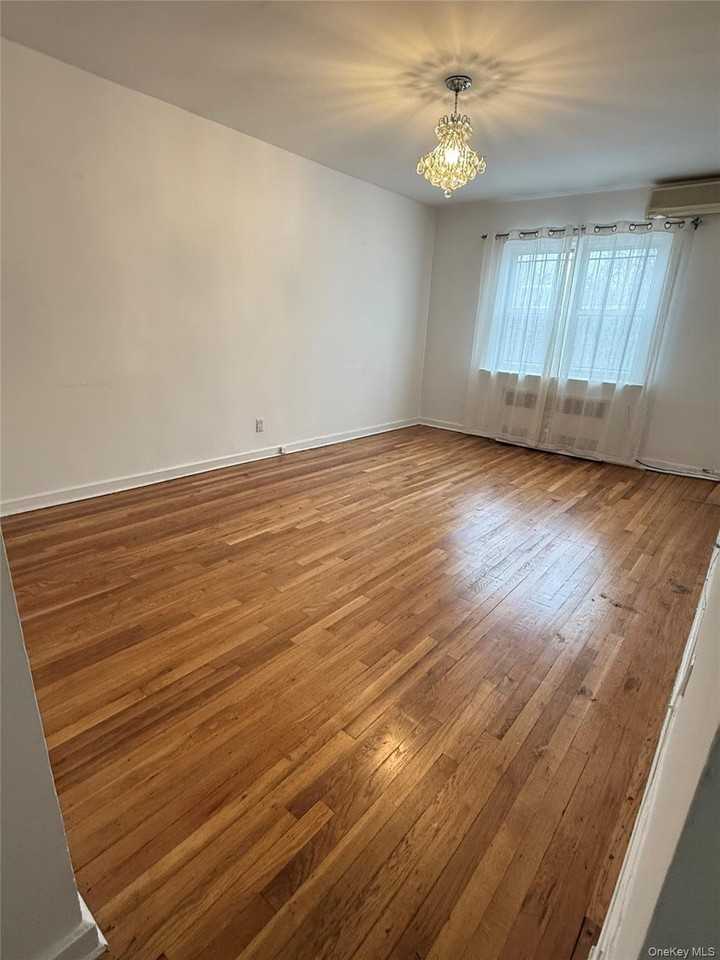 3026 69th St - Photo 6 of 11