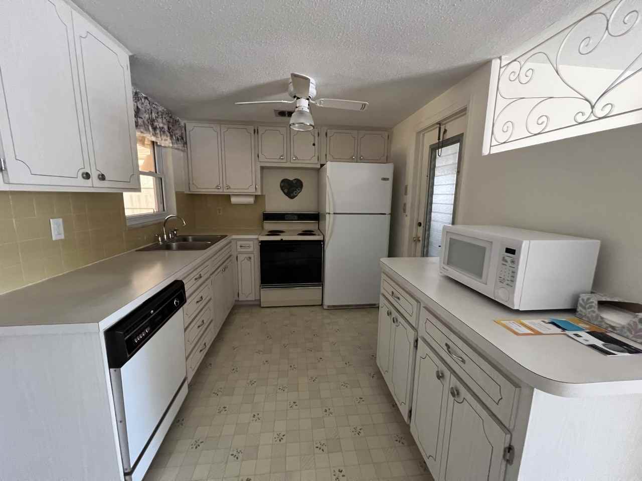 Laburnum Dr #1 - Photo 6 of 17