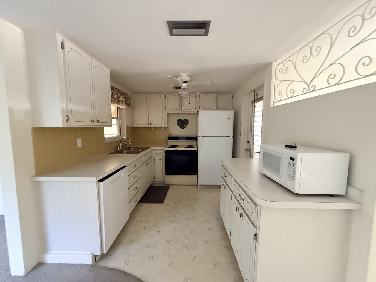 Laburnum Dr #1 - Photo 7 of 17