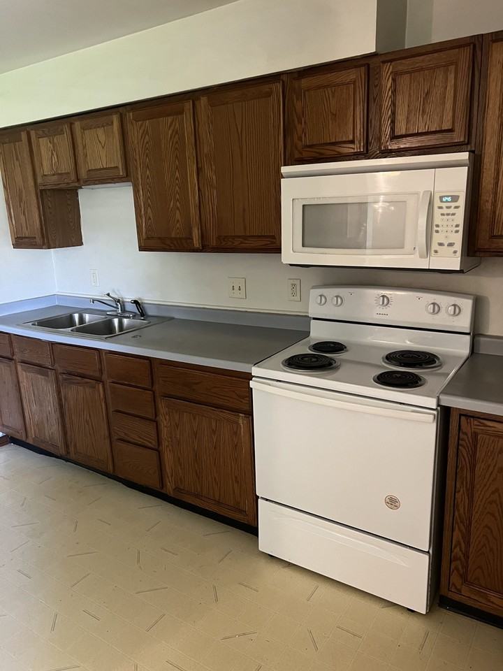 460 W Porter St #2 - Photo 3 of 6