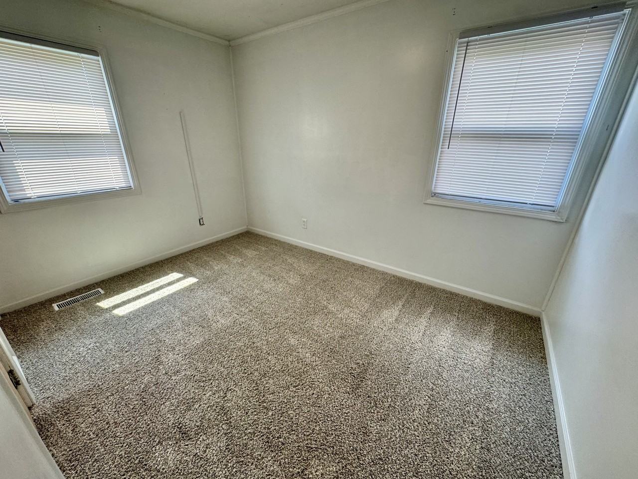 906 E Elm St #1 - Photo 7 of 11