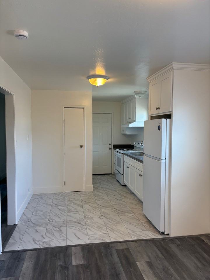 933 Padre Dr #933 - Photo 4 of 15