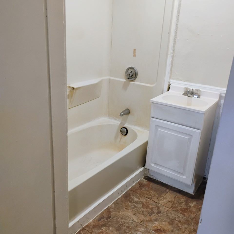 107 Ames StUnit 4 #4 - Photo 5 of 10