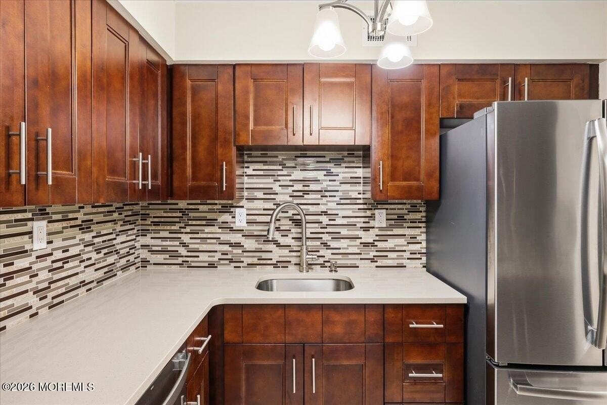 203 Wellington Pl - Photo 2 of 30