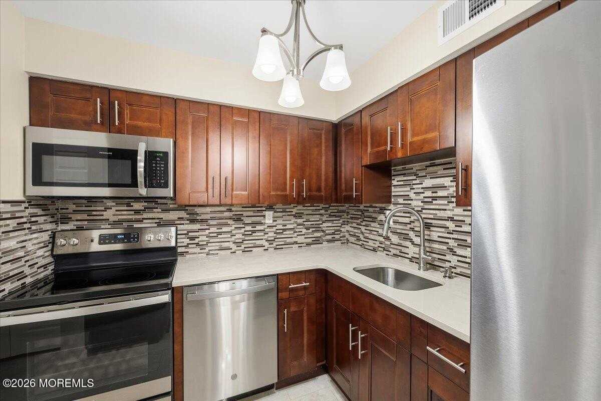 203 Wellington Pl - Photo 5 of 30