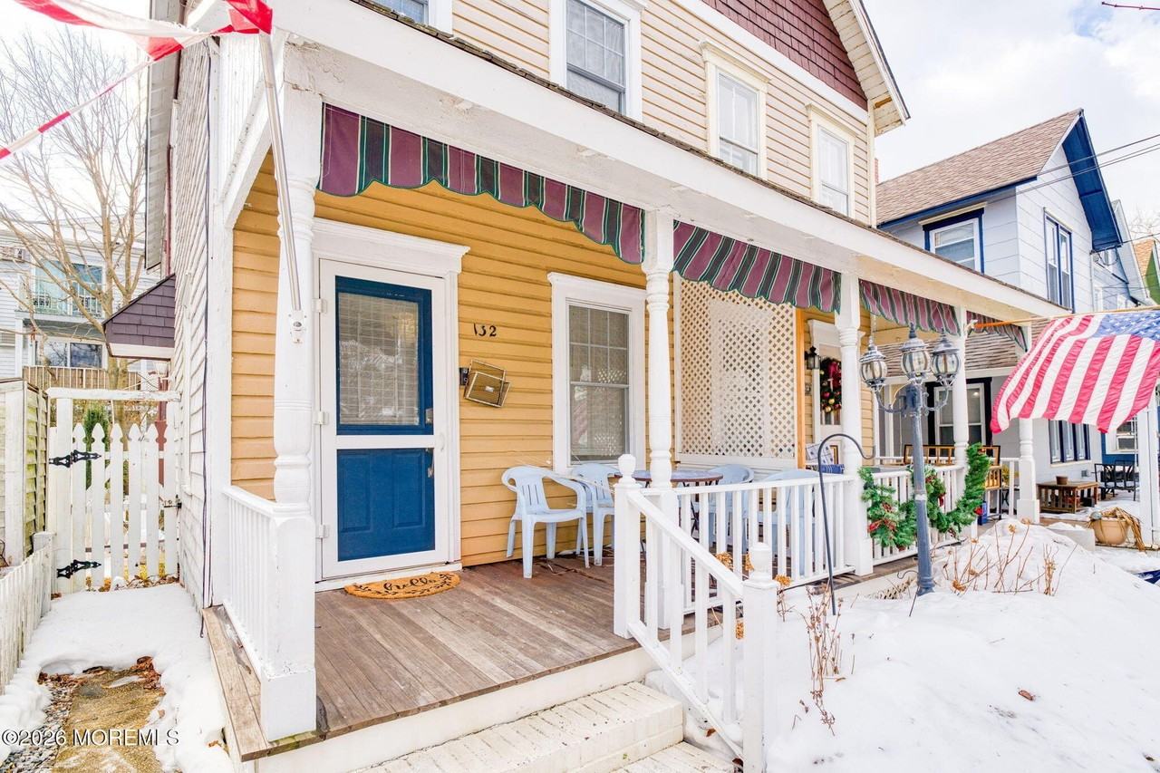 132 Heck Ave - Photo 2 of 23