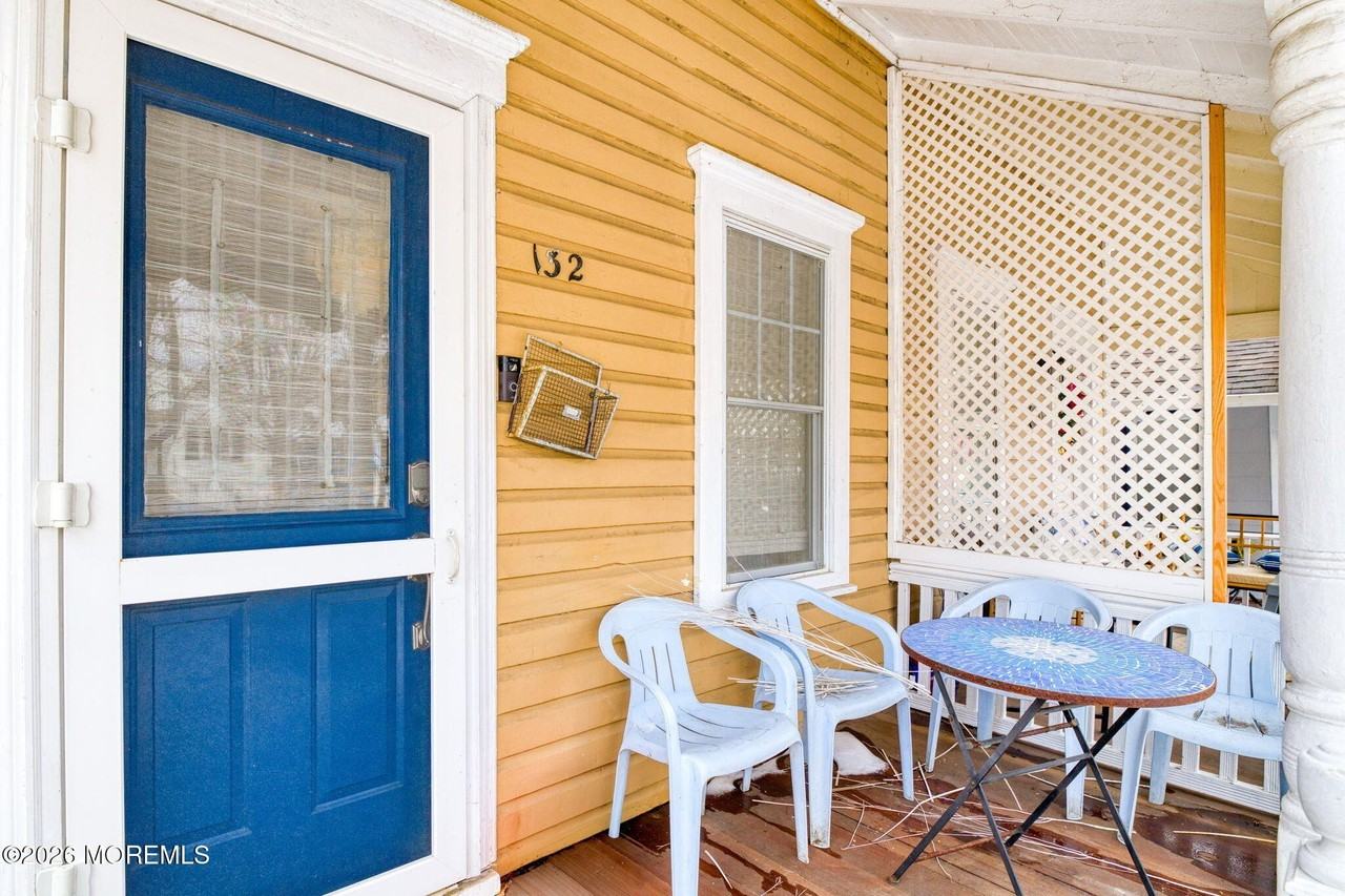 132 Heck Ave - Photo 3 of 23