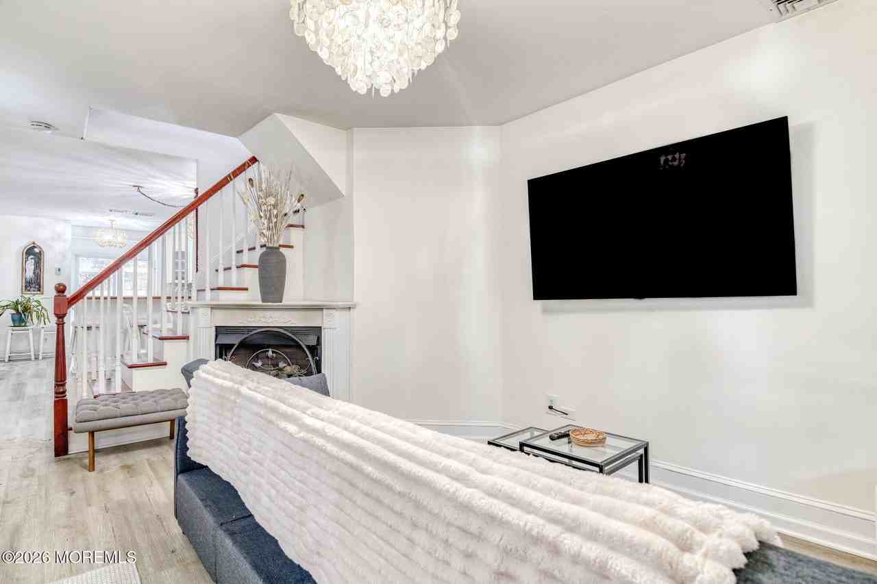 132 Heck Ave - Photo 4 of 23