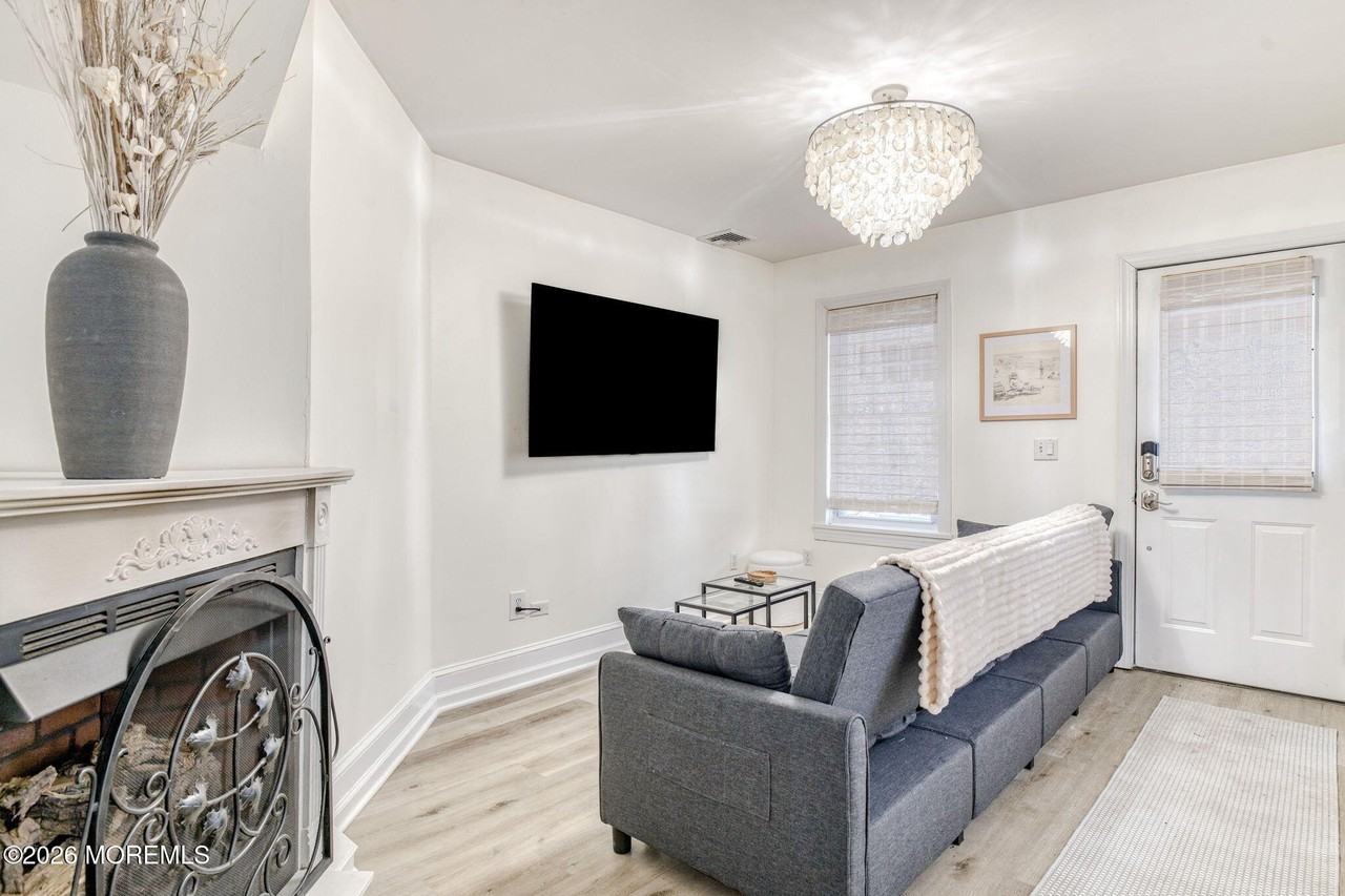 132 Heck Ave - Photo 5 of 23