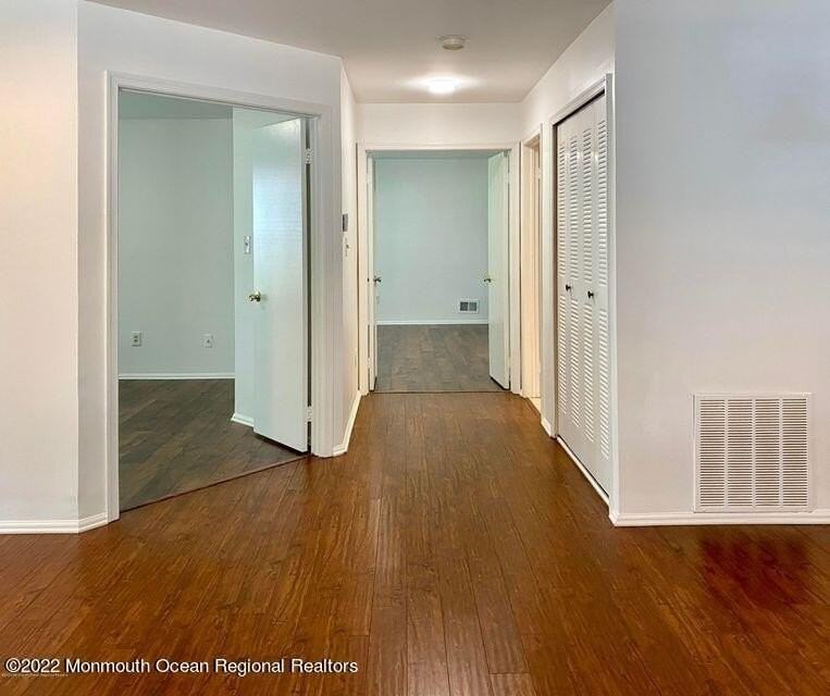 407 Hampton Ct - Photo 3 of 13