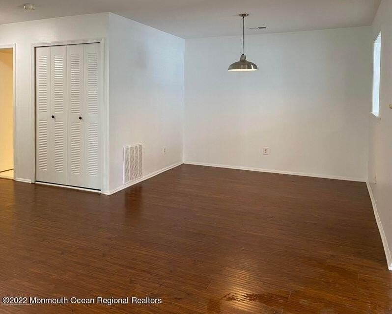 407 Hampton Ct - Photo 4 of 13