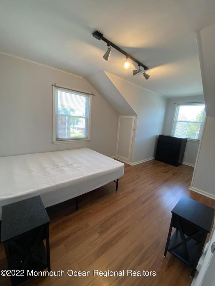 9 Howland Ave #2 - Photo 3 of 8