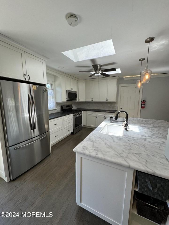 282 Lawrence Ave - Photo 2 of 19