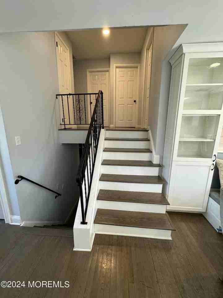 282 Lawrence Ave - Photo 7 of 19