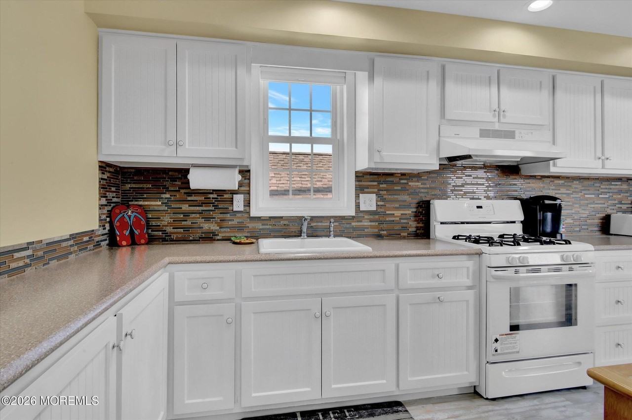 222 Hiering Ave - Photo 7 of 20