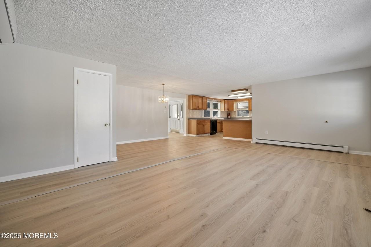 261 Oak Ave - Photo 4 of 25