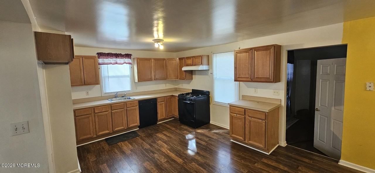 402 Green St W - Photo 2 of 13