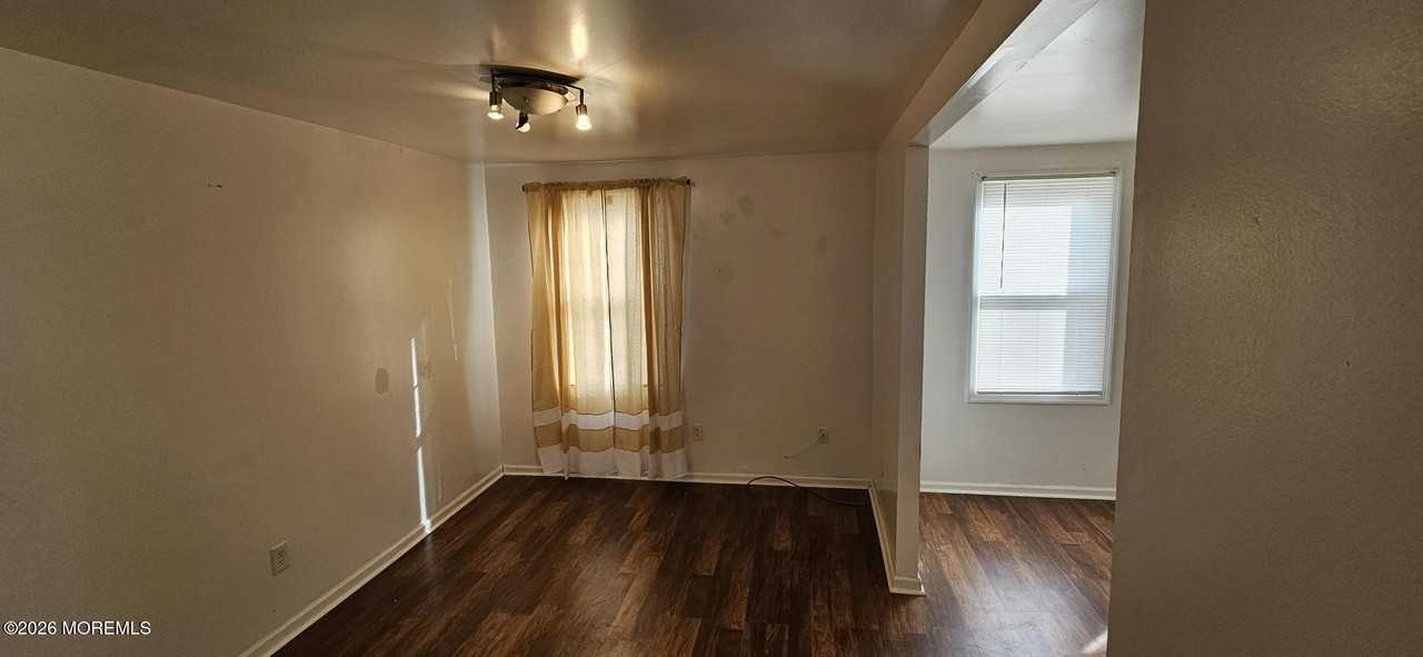 402 Green St W - Photo 3 of 13