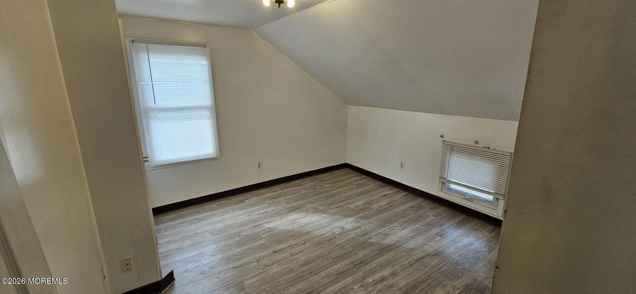 402 Green St W - Photo 7 of 13