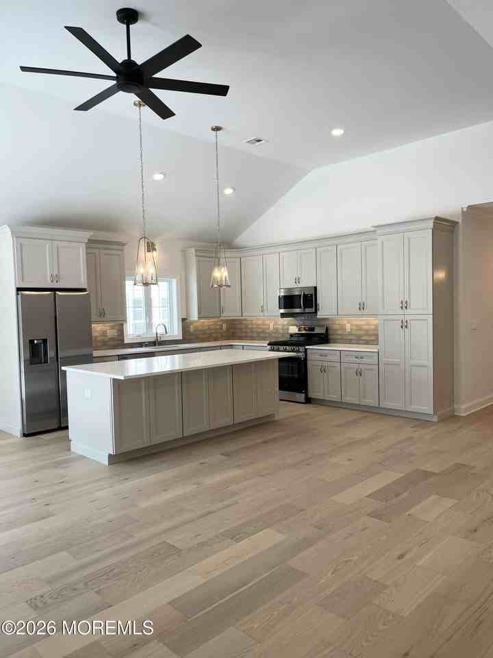 10 1/2 Johnson Ave - Photo 7 of 31