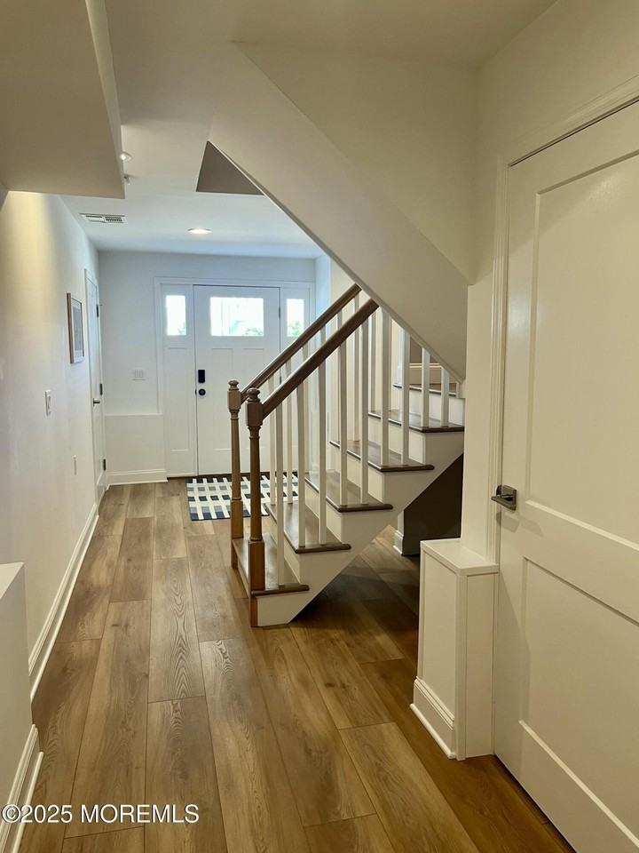 127 Dewey Dr - Photo 5 of 34