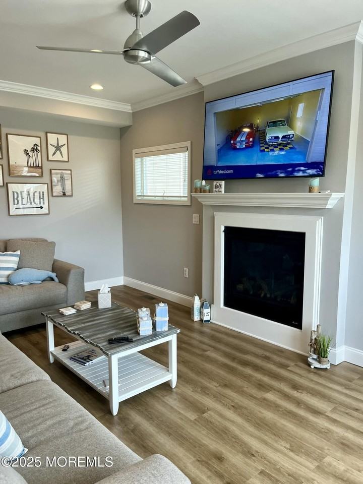 127 Dewey Dr - Photo 7 of 34