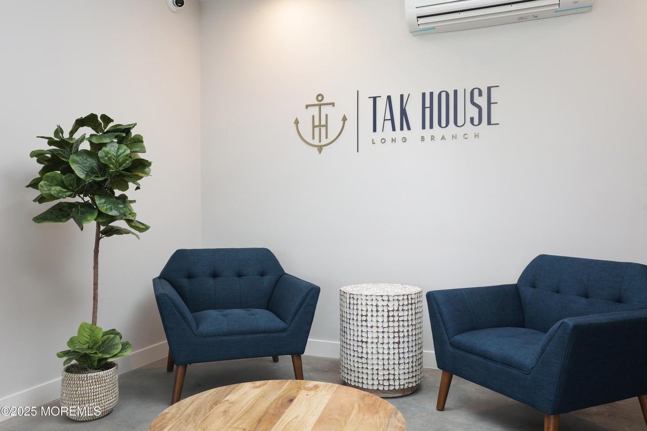 6 W End Ct Unit 201 #201 - Photo 7 of 8