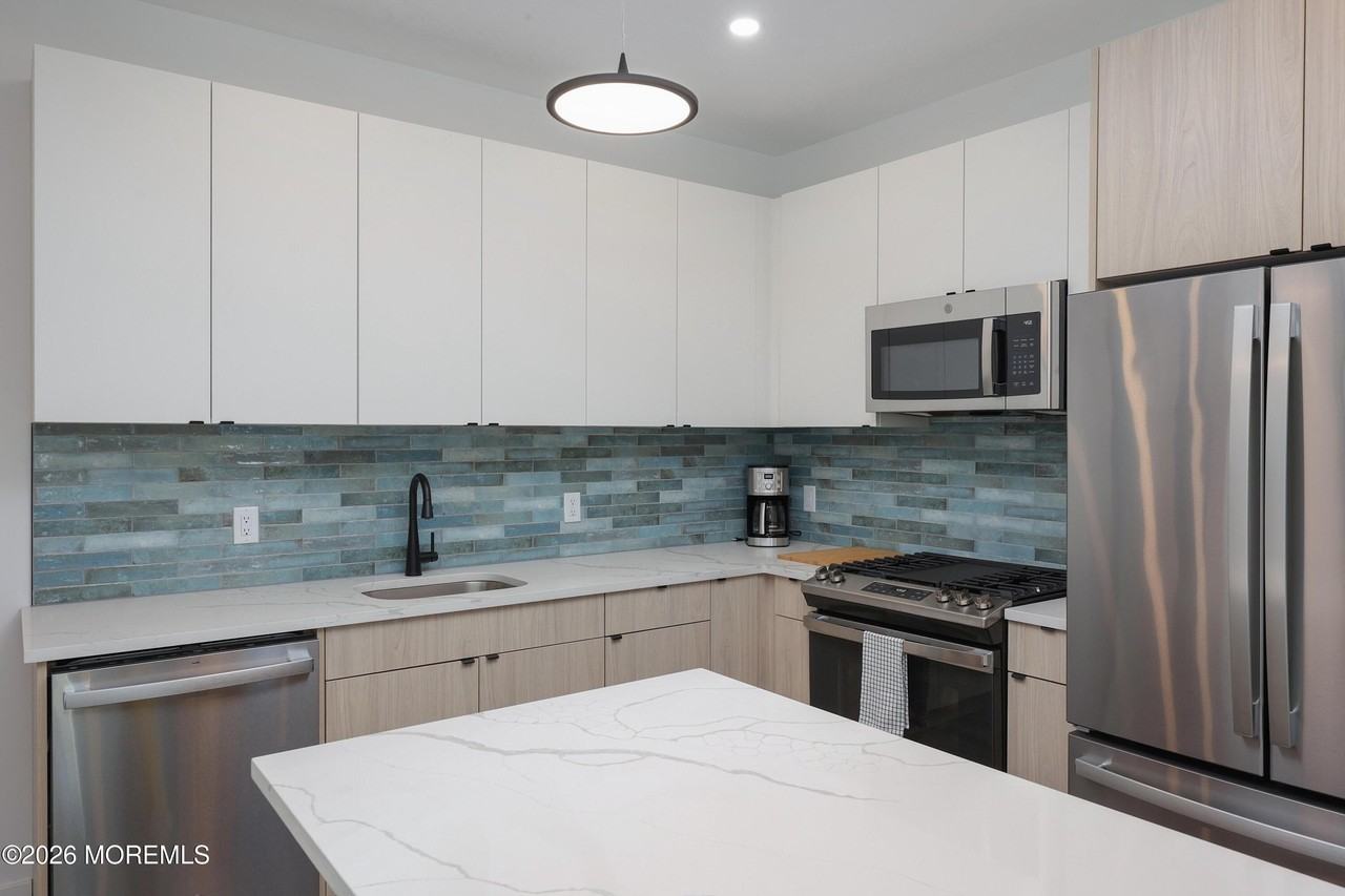 6 W End Ct Unit 211 #211 - Photo 2 of 15