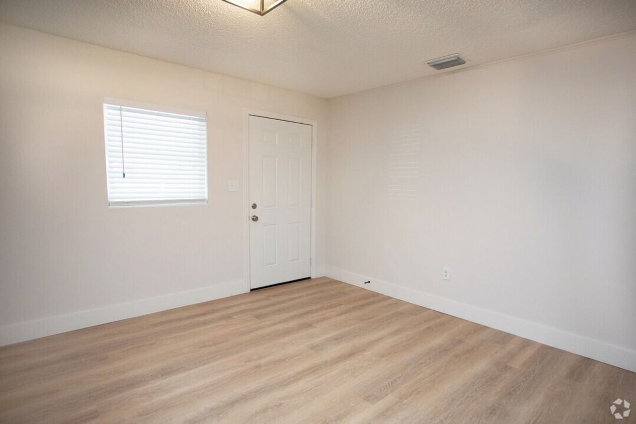 The Grande @ Gainesville - Photo 3 of 10