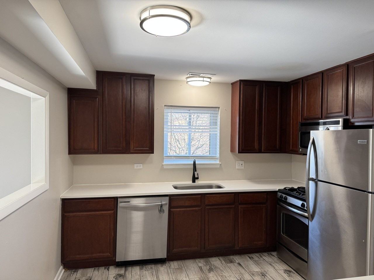 2220 Abbeywood Dr Apt B #B - Photo 6 of 15