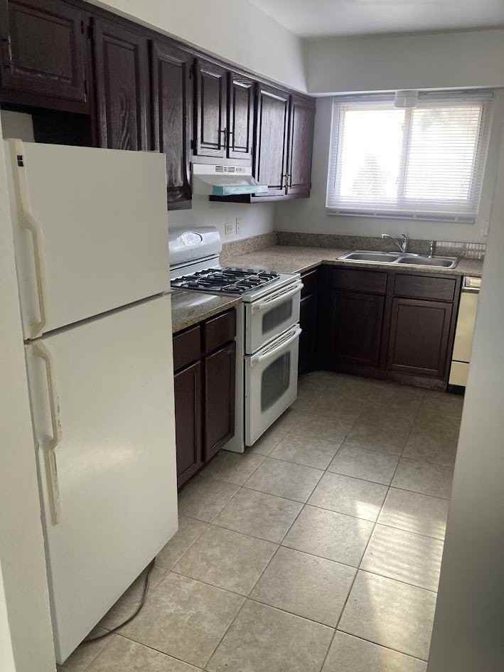 92 Olesen Dr Apt 101 #101 - Photo 5 of 12