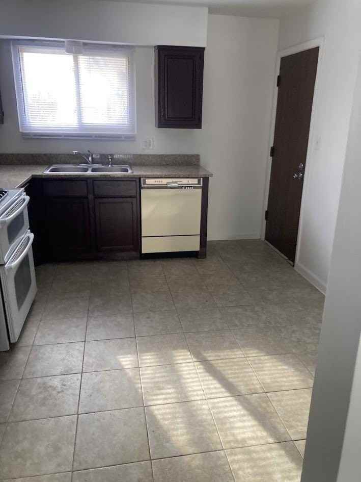 92 Olesen Dr Apt 101 #101 - Photo 6 of 12