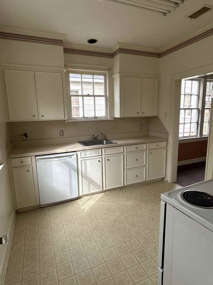 715 Boulevard St - Photo 7 of 10