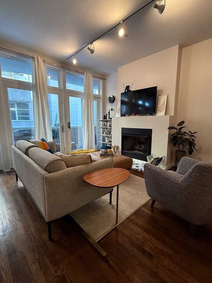 943 W Huron St Unit E #E - Photo 6 of 22